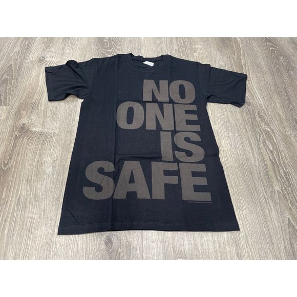 Other - Safe House Ryan Reynolds No One Is Safe Medium Movie Promo Shirt PB10